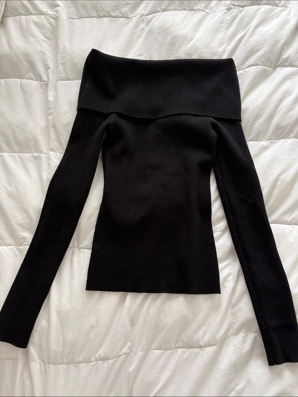 Wilfred Off-Shoulder Black Ribbed Sweater